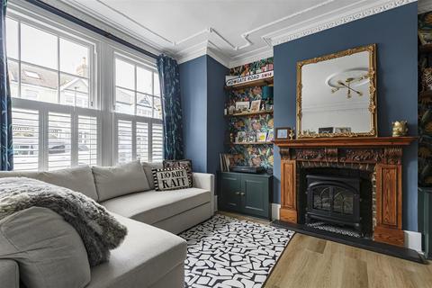 1 bedroom flat for sale, Howgate Road, East Sheen, SW14