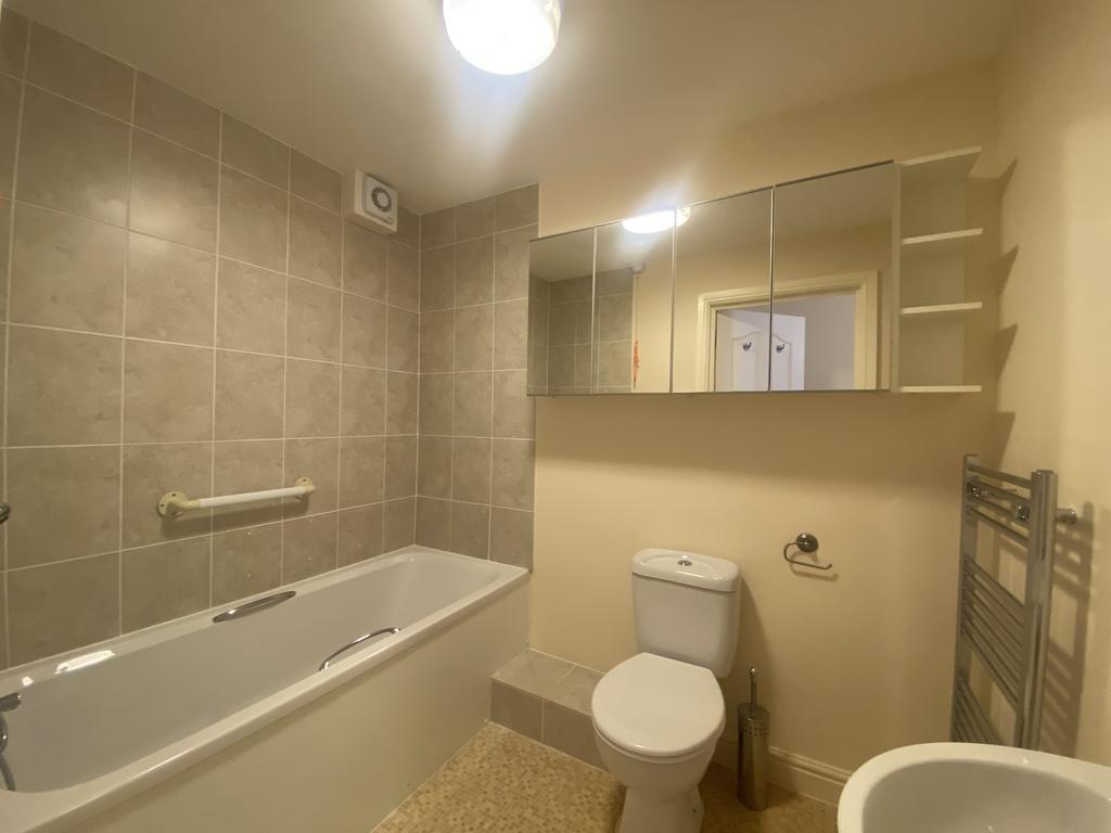 Ensuite.JPG