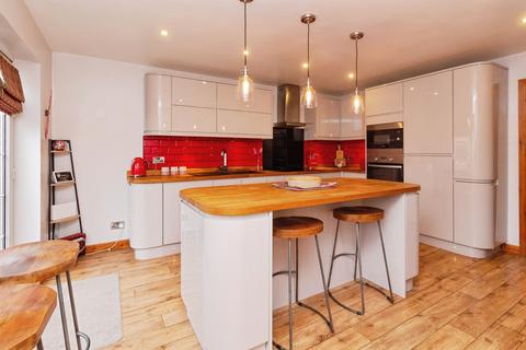 3 bedroom townhouse for sale, Gibson Close, Stafford