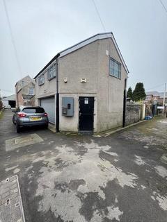 Garage to rent, Llanishen Street, Heath