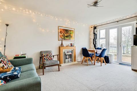 2 bedroom ground floor flat for sale, Meadow Way, Carterton