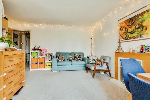 2 bedroom ground floor flat for sale, Meadow Way, Carterton