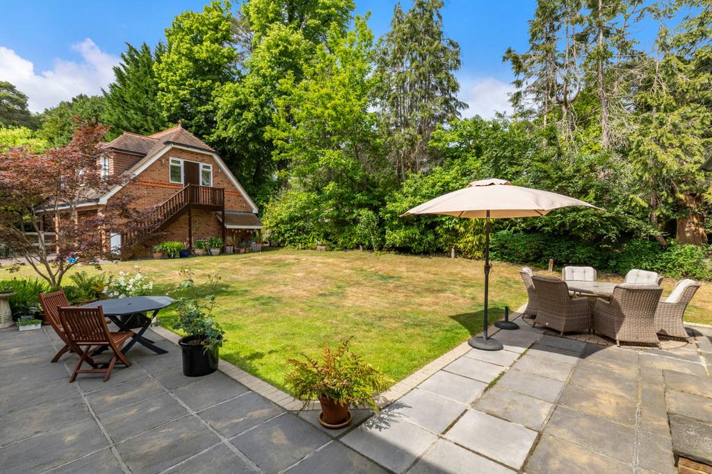 Garaging &amp; Annexe