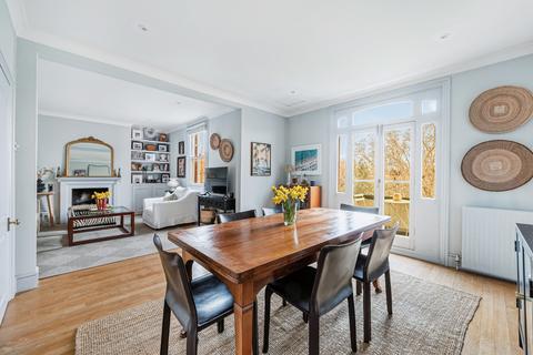 2 bedroom flat for sale, Queen's Club Gardens, London,W14
