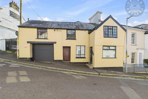 THREE DOUBLE BEDROOM COTTAGE. 20' KITCHEN/DINING ROOM. 16' GARAGE. GARDEN & PATIO.