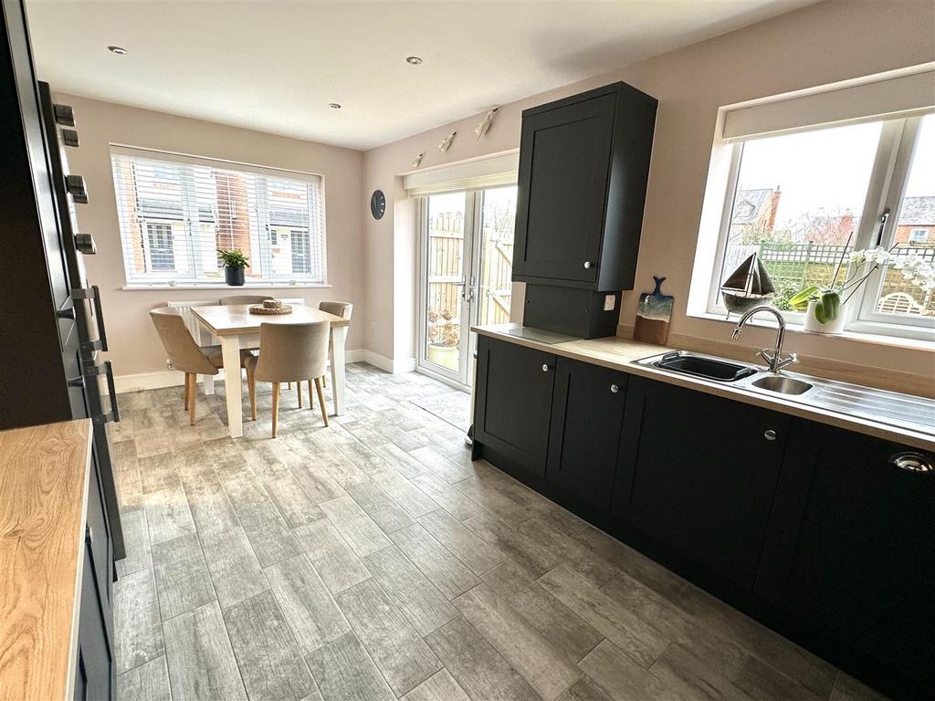 Dining kitchen