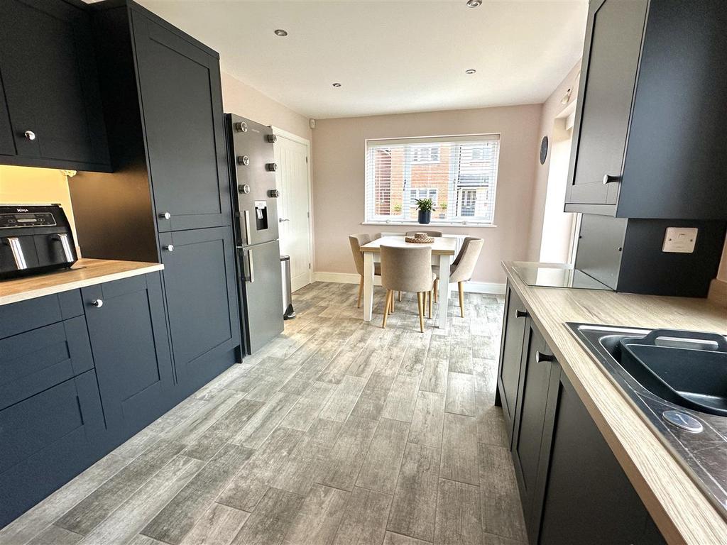 Dining kitchen