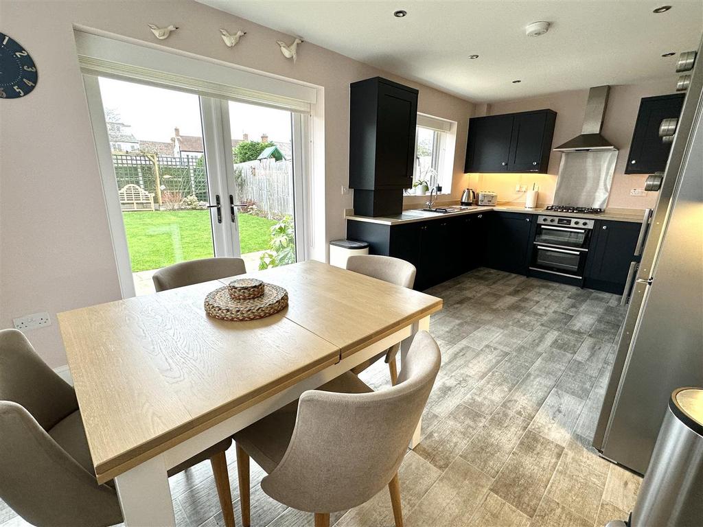Dining kitchen