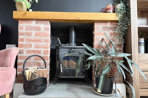 2 bedroom terraced house for sale, Lansdowne Grove, Wigston LE18