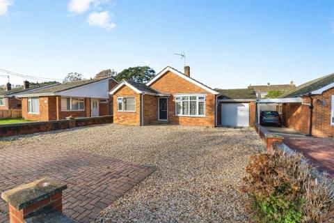3 bedroom detached bungalow for sale, Crescent Road, North Baddesley, Southampton
