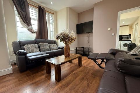 6 bedroom house to rent, Milverton Road, Manchester M14