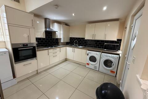 6 bedroom house to rent, Milverton Road, Manchester M14