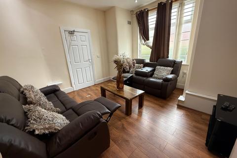 6 bedroom house to rent, Milverton Road, Manchester M14