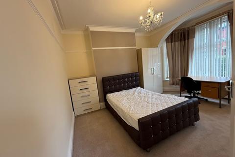 6 bedroom house to rent, Milverton Road, Manchester M14