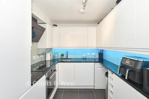2 bedroom ground floor flat for sale, Commonwealth Drive, Crawley RH10