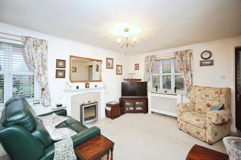 2 bedroom ground floor flat for sale, Saffron Meadow, Stratford-Upon-Avon