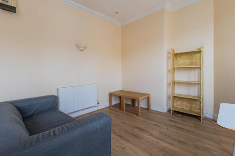 1 bedroom flat to rent, Connaught Road, Cardiff CF24