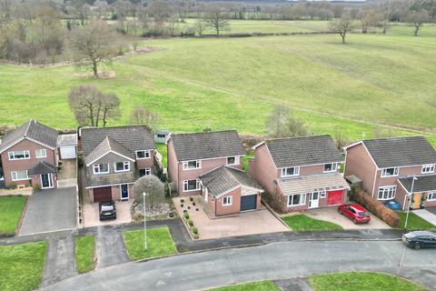 4 bedroom detached house for sale - Fieldside, Yarnfield, ST15