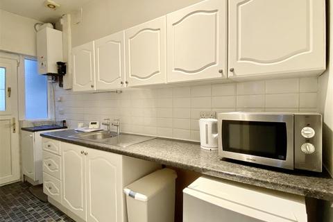 1 bedroom house to rent, Waterloo Road, Brighouse