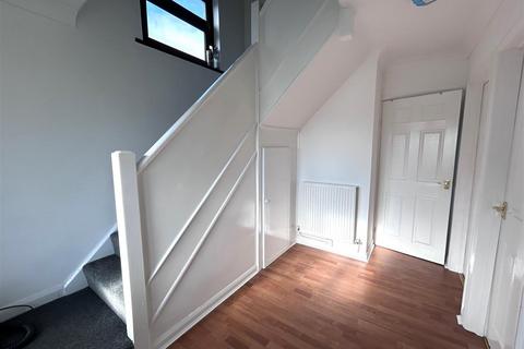 3 bedroom semi-detached house to rent, Strauss Road, Port Talbot
