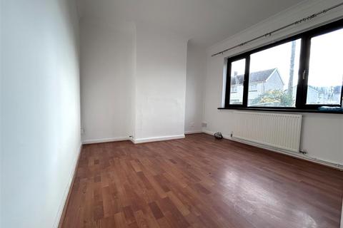 3 bedroom semi-detached house to rent, Strauss Road, Port Talbot