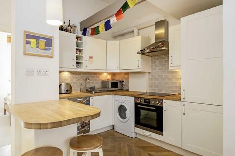 2 bedroom flat for sale, St. Charles Square, London W10