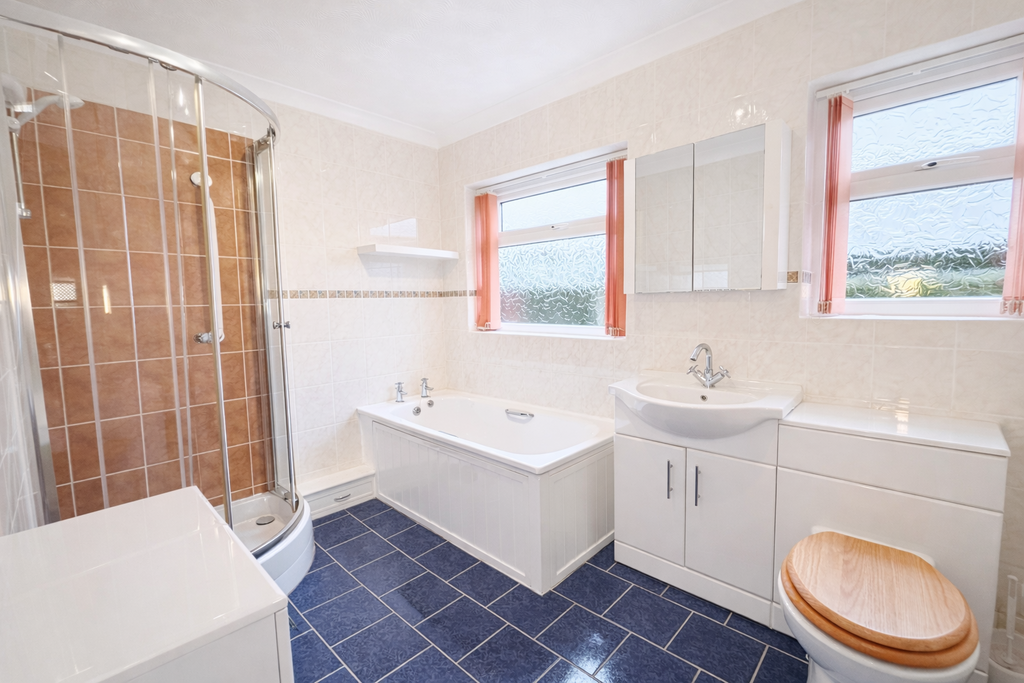Meadow View Downstairs Bathroom