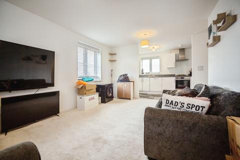 2 bedroom flat for sale, Cornfield Drive, Gravesend, DA11