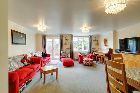 4 bedroom end of terrace house for sale, Upton Road, Tarring, Worthing