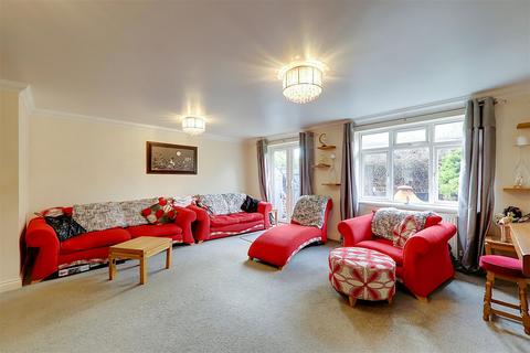 4 bedroom end of terrace house for sale, Upton Road, Tarring, Worthing