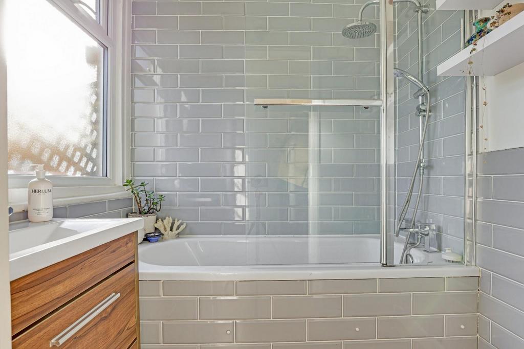 12-7455 JHProp World - 121a Venner Road - 7.jpg