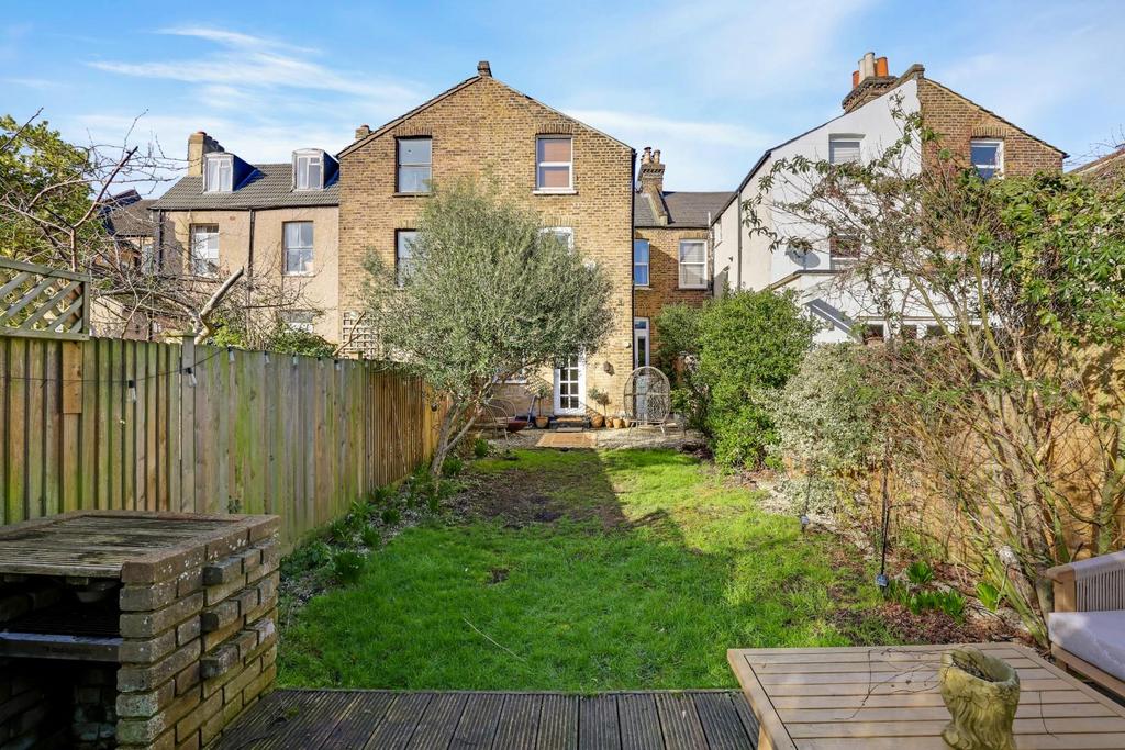 10-813b JHProp World - 121a Venner Road - 1.jpg