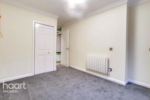 1 bedroom flat to rent, Cedar Close, LONDON