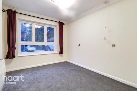 1 bedroom flat to rent, Cedar Close, LONDON