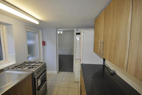 3 bedroom house to rent, 24 Millbrook Street Cheltenham