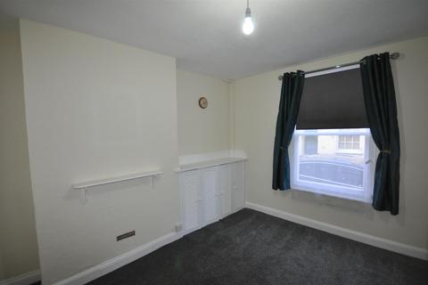 3 bedroom house to rent, 24 Millbrook Street Cheltenham