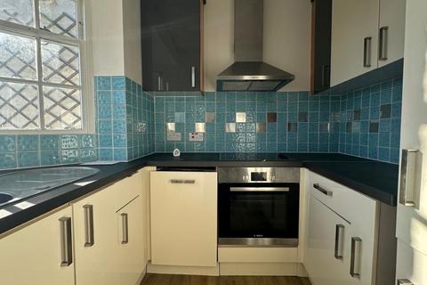 3 bedroom flat for sale, Flat 5, 30 Campden Grove, Kensington, London, W8 4JQ
