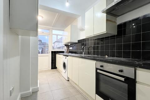 3 bedroom end of terrace house to rent, Frederick Crescent, Enfield, EN3