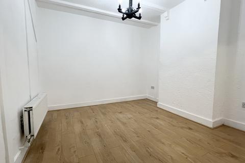 3 bedroom end of terrace house to rent, Frederick Crescent, Enfield, EN3
