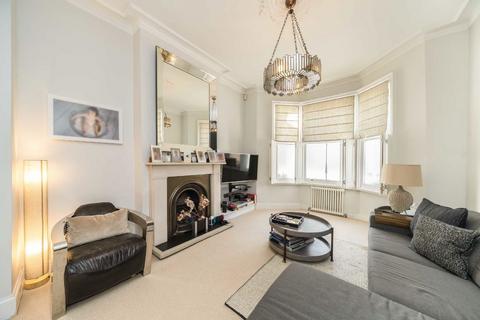 5 bedroom flat to rent, Atherton Street, London SW11