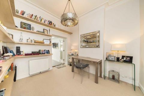 5 bedroom flat to rent, Atherton Street, London SW11