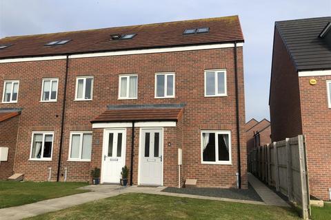 3 bedroom end of terrace house to rent, Dunstanburgh Walk, Amble, Northumberland