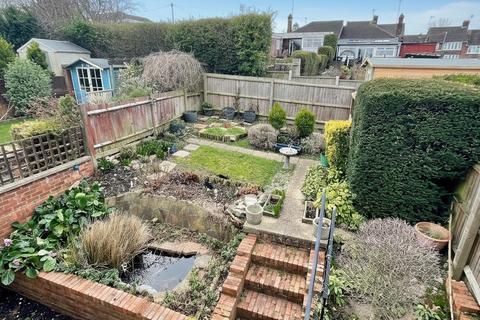 3 bedroom end of terrace house for sale, Hunts Close, Luton, Bedfordshire, LU1 5JL