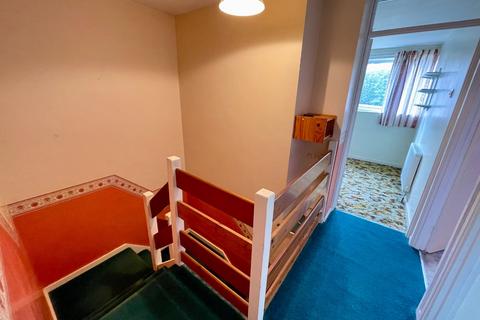 3 bedroom end of terrace house for sale, Hunts Close, Luton, Bedfordshire, LU1 5JL