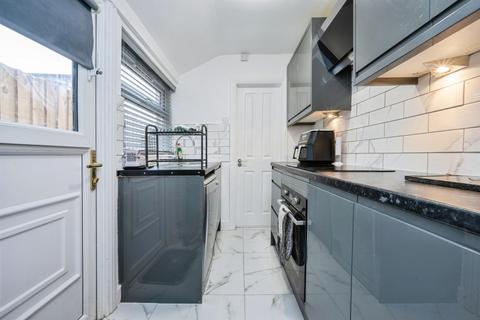 2 bedroom terraced house for sale, Gratton Road, Bedford