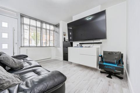 2 bedroom terraced house for sale, Gratton Road, Bedford