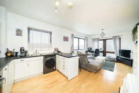 2 bedroom flat for sale, Trinity Road, London SW18