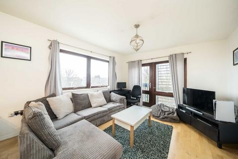 2 bedroom flat for sale, Trinity Road, London SW18