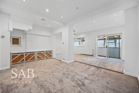 undefined, Westbury Avenue, Southall, UB1