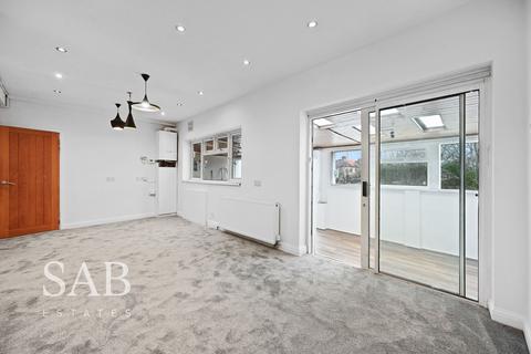 undefined, Westbury Avenue, Southall, UB1